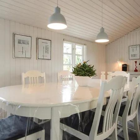 Dom wakacyjny Awesome In W/ 2 Bedrooms